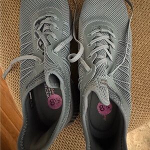 Skechers Women's Light Gray Athletic Shoes